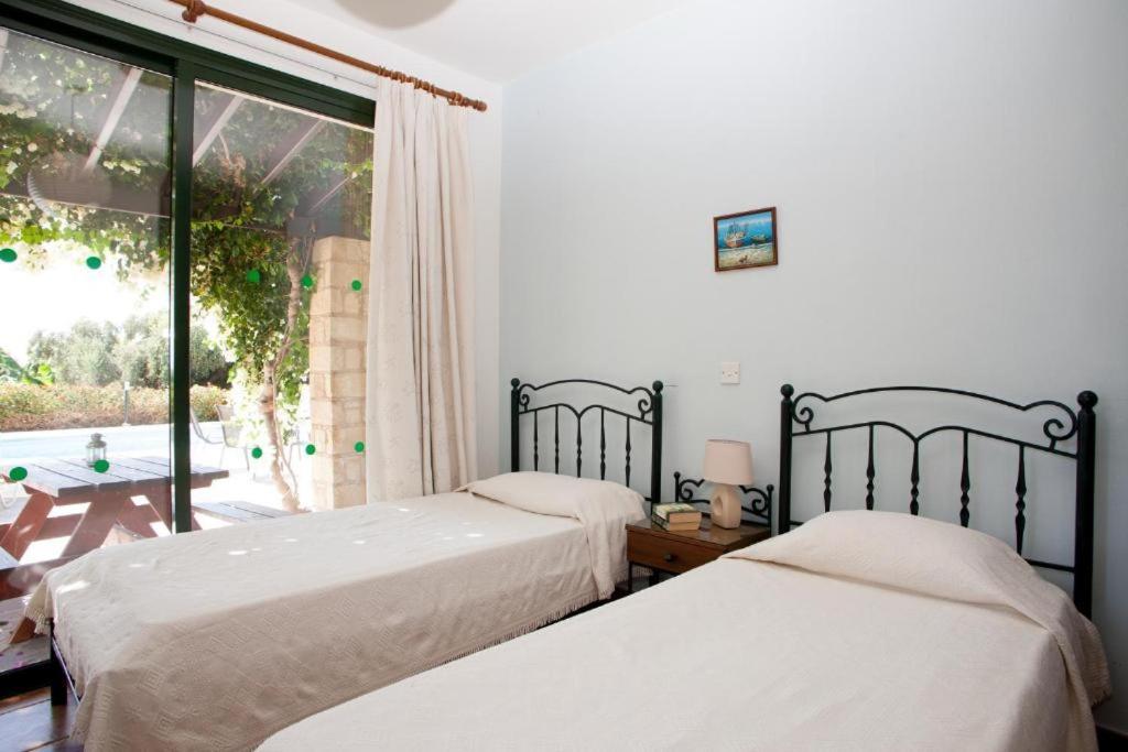 Banana Sunset Villas Paphos Exterior foto