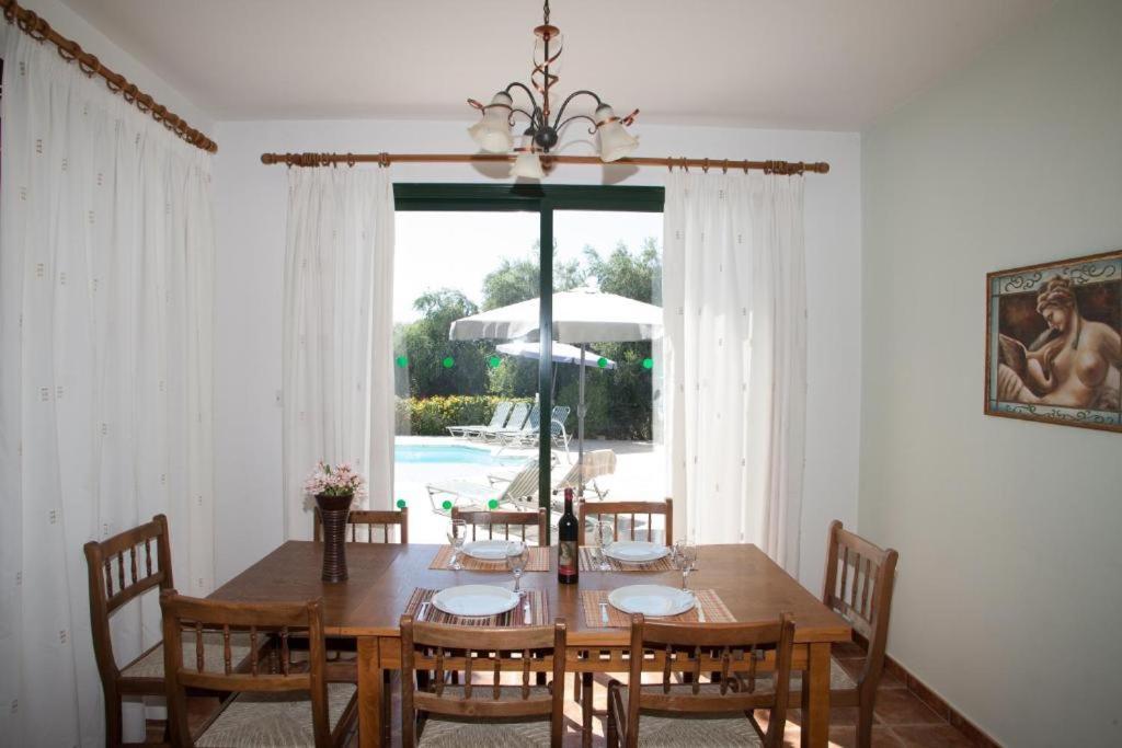 Banana Sunset Villas Paphos Exterior foto